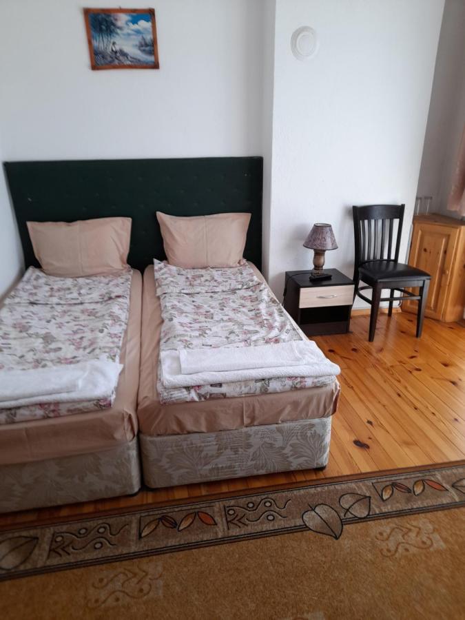 דוברינישטה Yana Guest House מראה חיצוני תמונה
