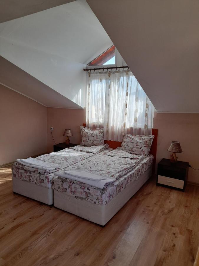 דוברינישטה Yana Guest House מראה חיצוני תמונה