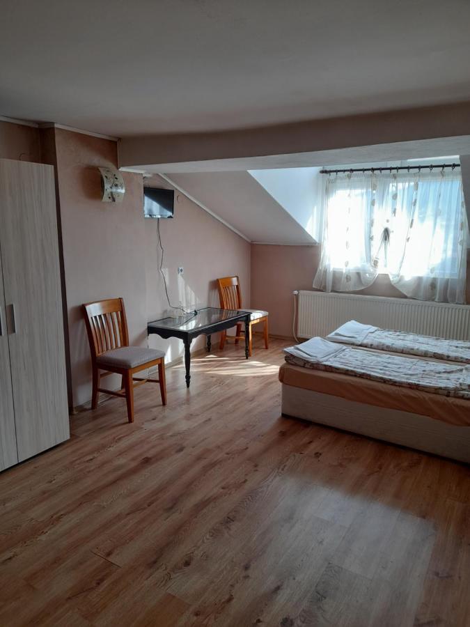 דוברינישטה Yana Guest House מראה חיצוני תמונה
