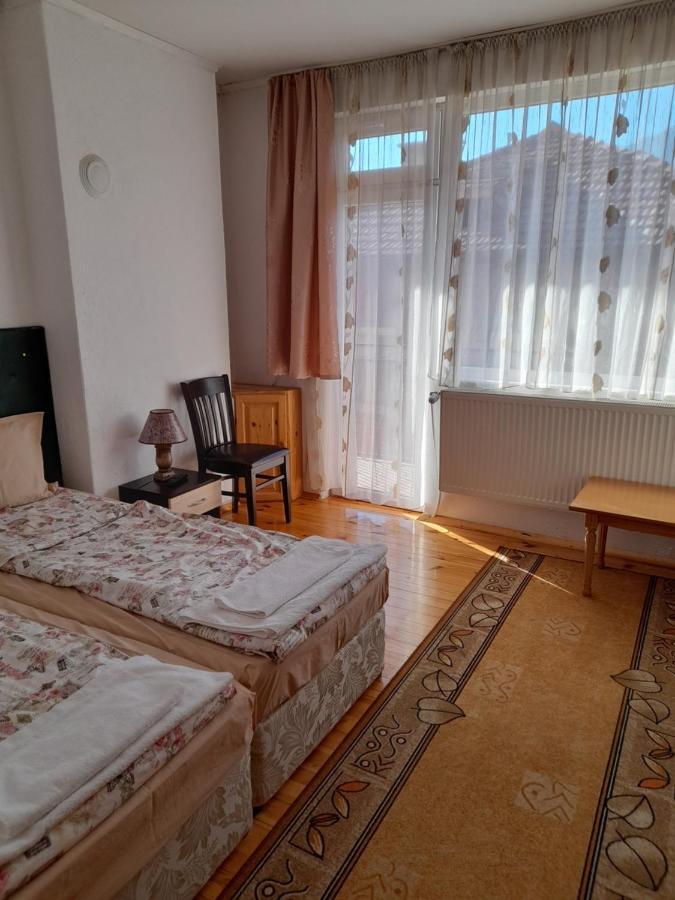 דוברינישטה Yana Guest House מראה חיצוני תמונה