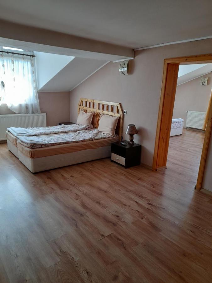 דוברינישטה Yana Guest House מראה חיצוני תמונה