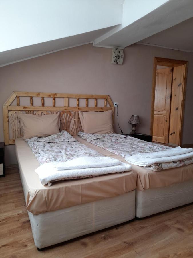 דוברינישטה Yana Guest House מראה חיצוני תמונה