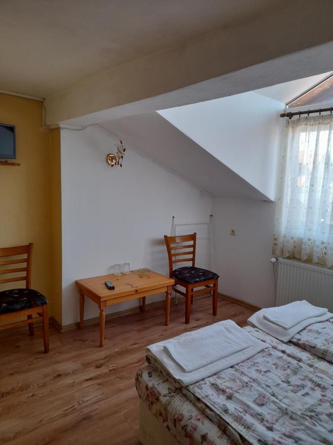 דוברינישטה Yana Guest House מראה חיצוני תמונה