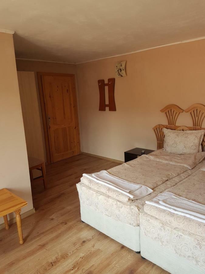דוברינישטה Yana Guest House מראה חיצוני תמונה