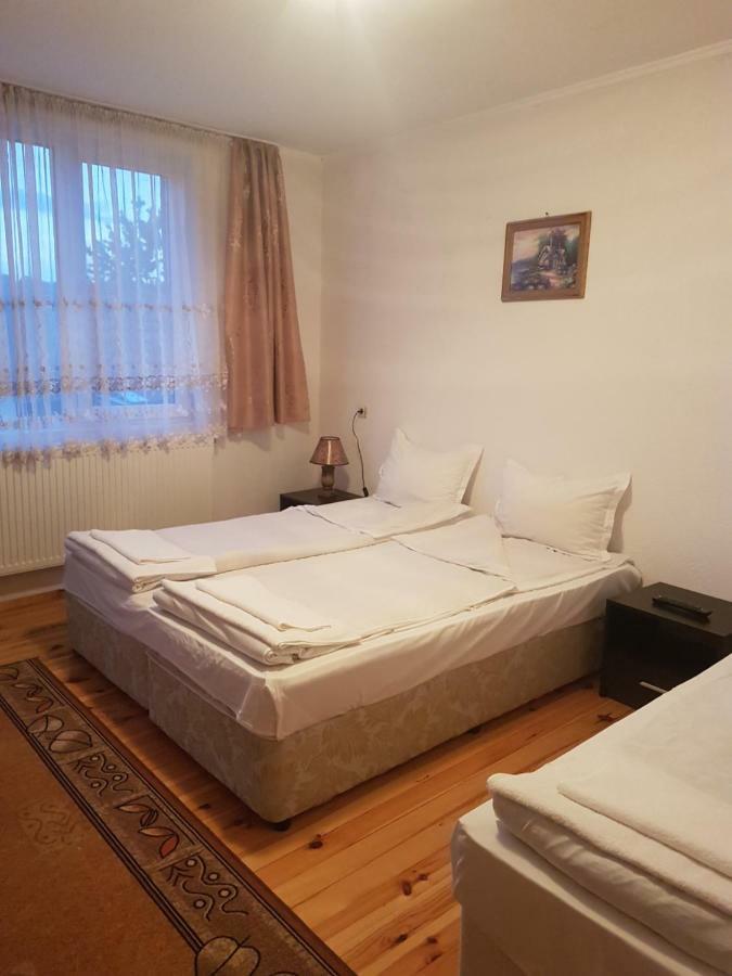 דוברינישטה Yana Guest House מראה חיצוני תמונה